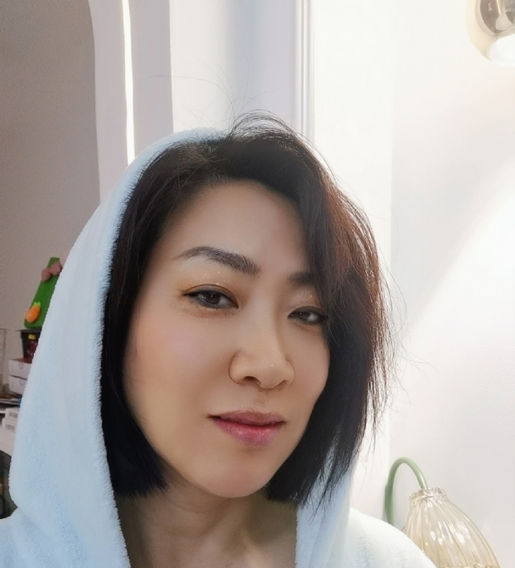 火玫瑰的第一张照片--烟台相亲服务中心