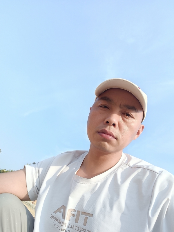 哥哥的第一张照片--烟台相亲服务中心