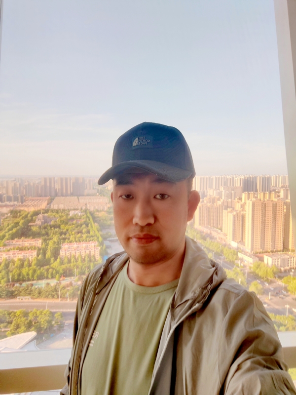 勇攀高峰的第一张照片--烟台相亲服务中心