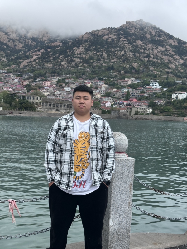 谨慎的第一张照片--烟台相亲服务中心