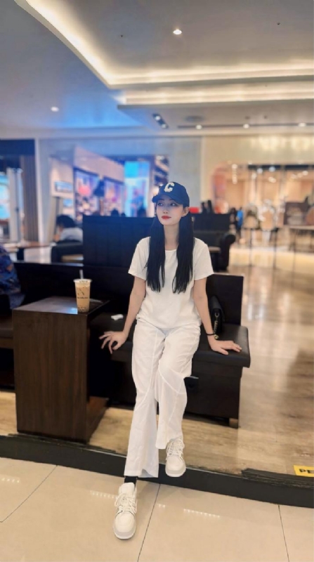 卖火柴的小女孩的第一张照片--烟台相亲服务中心