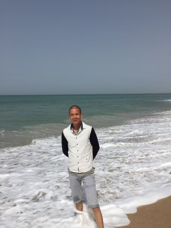 飞雪飘零的第二张照片--烟台相亲服务中心