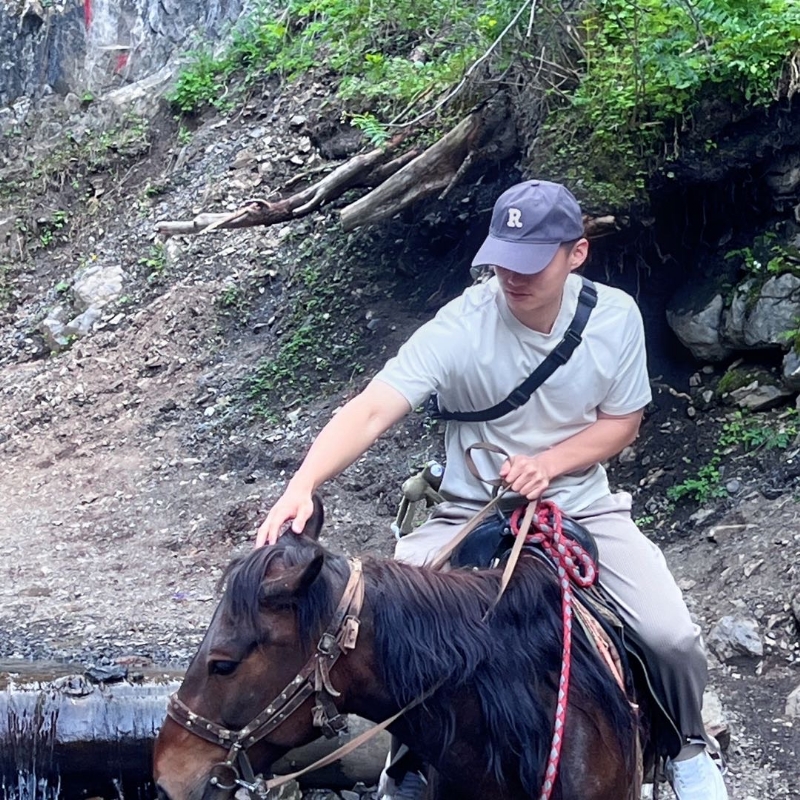 蓦然回首的第二张照片--烟台相亲服务中心