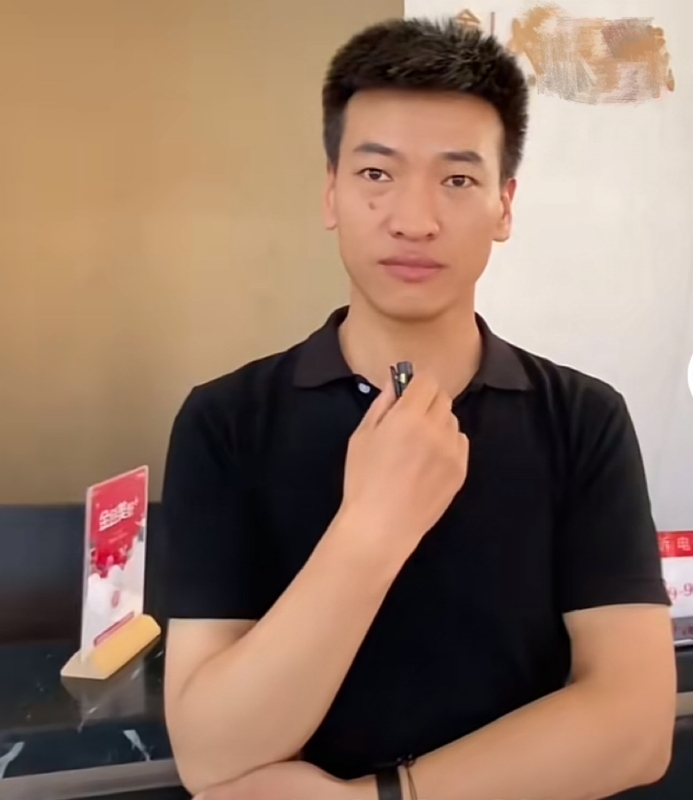 一杯梁白开的第一张照片--烟台相亲服务中心