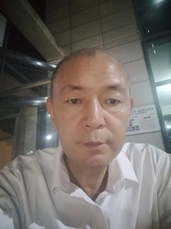 老李的第一张照片--烟台相亲服务中心