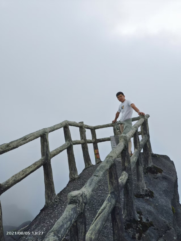 灰色轨迹的第一张照片--烟台相亲服务中心