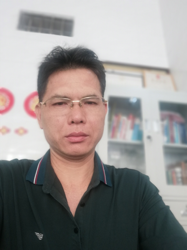 后视镜的第二张照片--烟台相亲服务中心