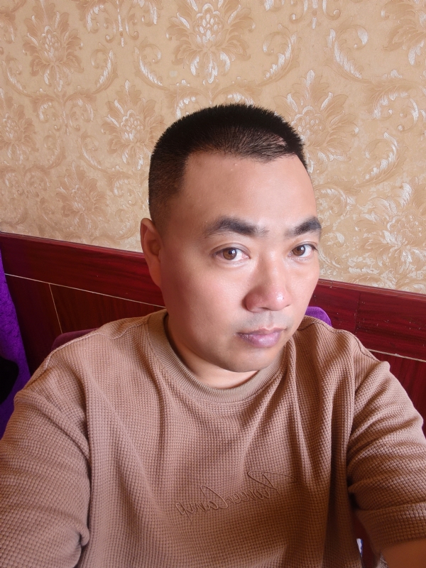 擦亮眼睛向前看的第一张照片--烟台相亲服务中心