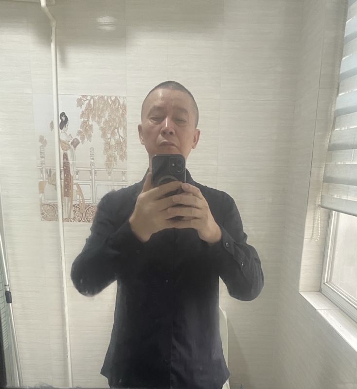 荣哥的第一张照片--烟台相亲服务中心