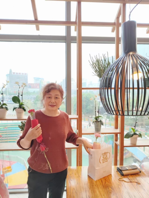 静香的第一张照片--烟台相亲服务中心