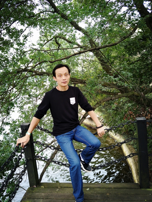 易进的第一张照片--烟台相亲服务中心