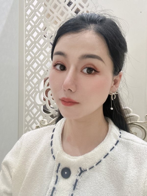 金莉的第一张照片--烟台相亲服务中心