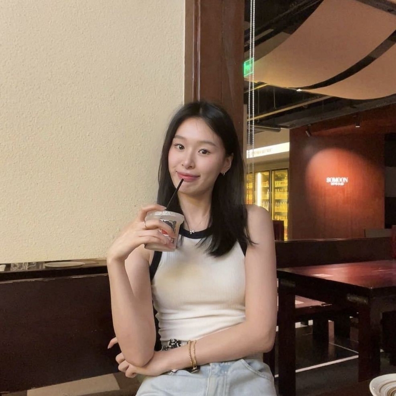 羽毛的第一张照片--烟台相亲服务中心