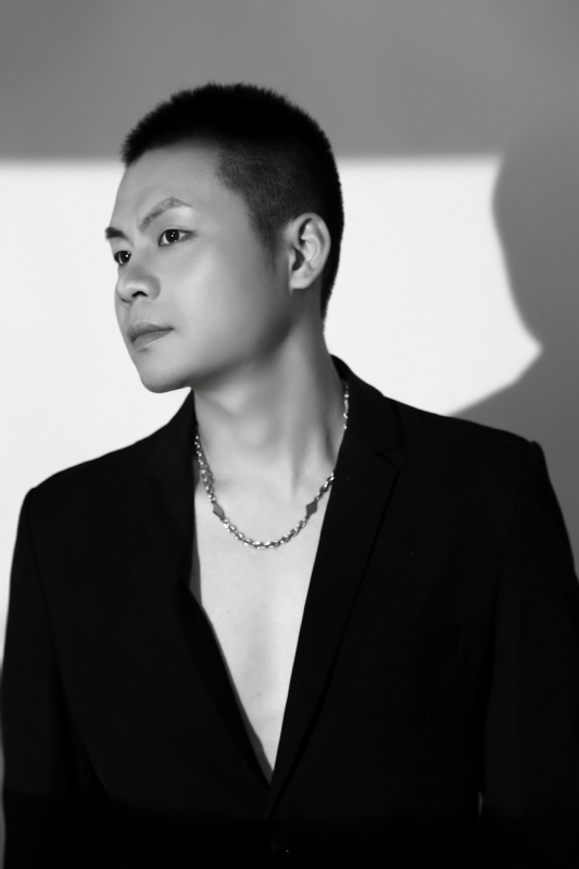 胡杰的第二张照片--烟台相亲服务中心