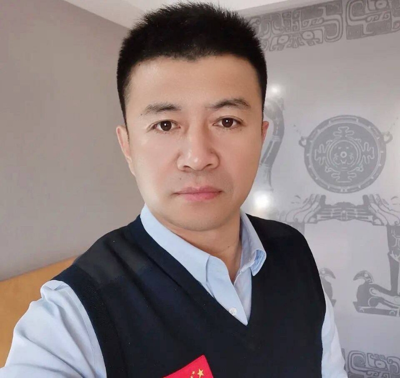 生在红旗下的第一张照片--烟台相亲服务中心