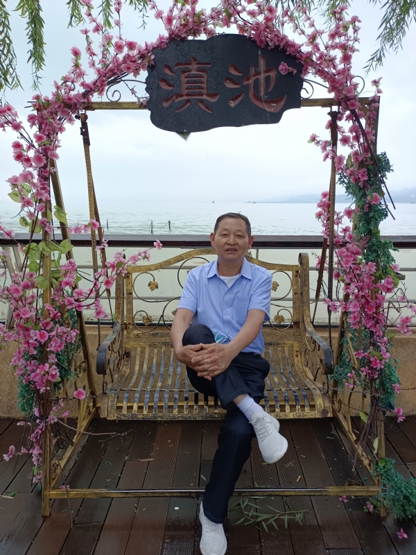 奋斗的第二张照片--烟台相亲服务中心