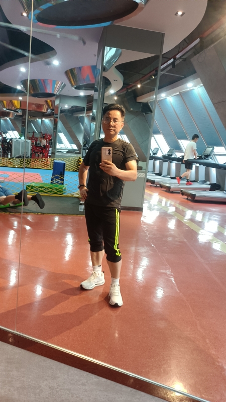 凭水相逢的第一张照片--烟台相亲服务中心