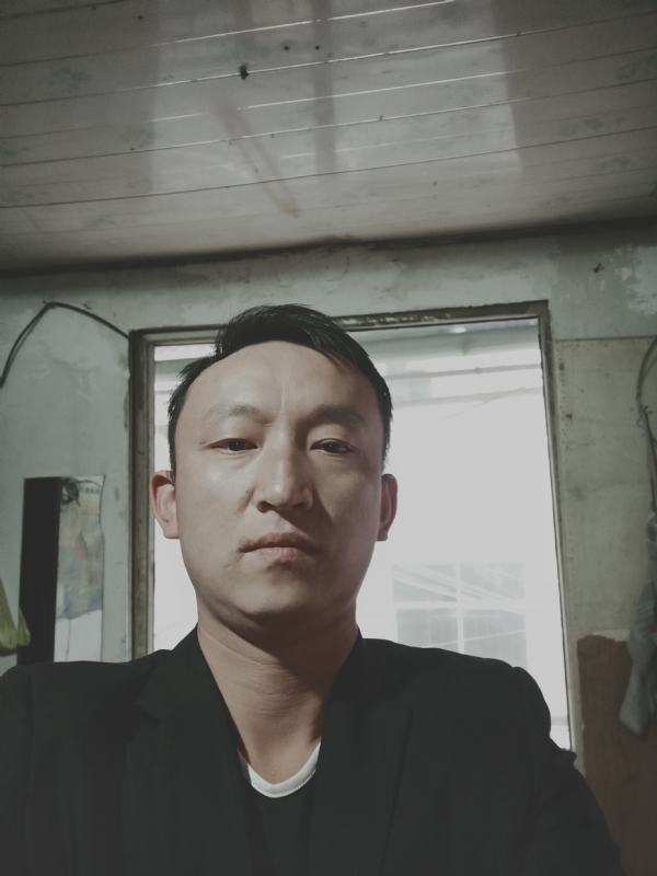 放弃爱你的第一张照片--烟台相亲服务中心