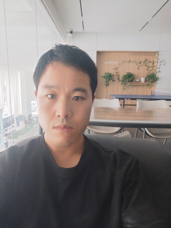 吊挂看风景的第一张照片--烟台相亲服务中心