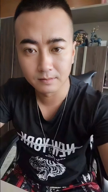 Luck耀的第一张照片--烟台相亲服务中心