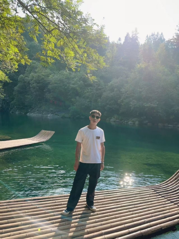 林言的第二张照片--烟台相亲服务中心