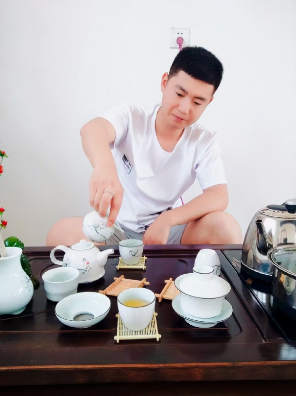 日月的第一张照片--烟台相亲服务中心