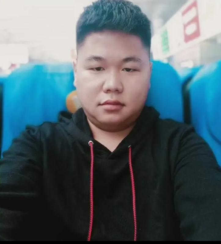 黄斌的第二张照片--烟台相亲服务中心