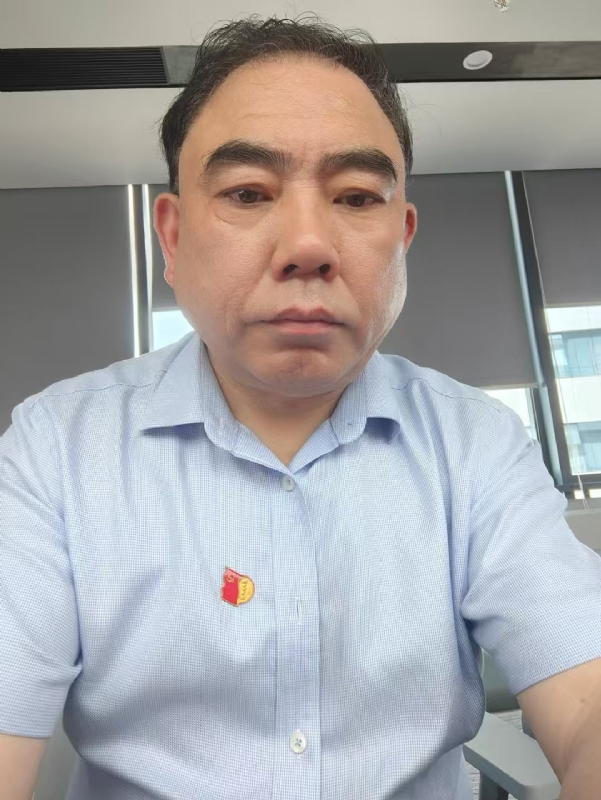 邹先生的第三张照片--烟台相亲服务中心