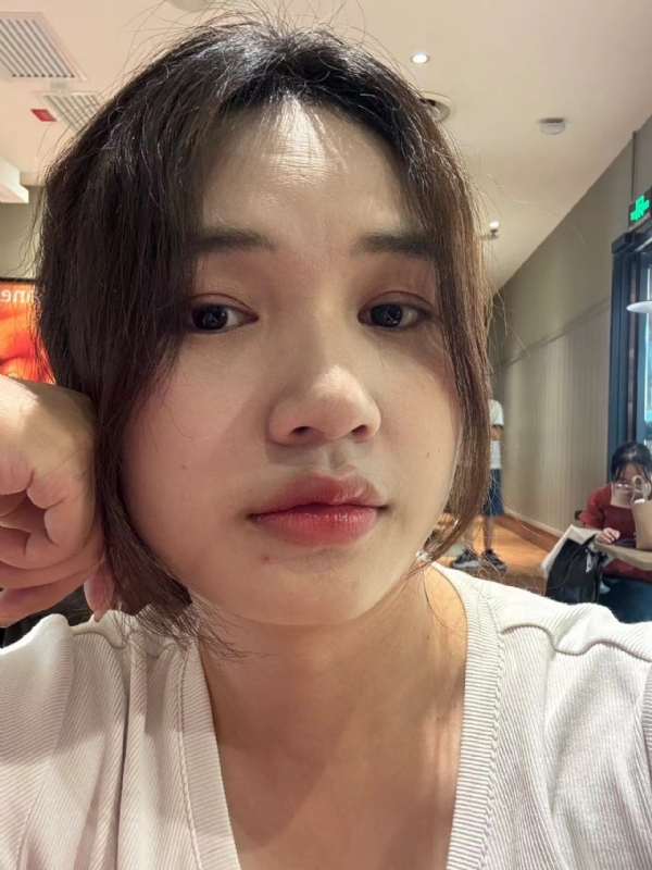 粉墨的第一张照片--烟台相亲服务中心